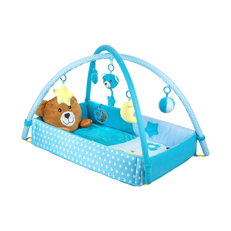 Salle de sport pour bébé avec tapis ours